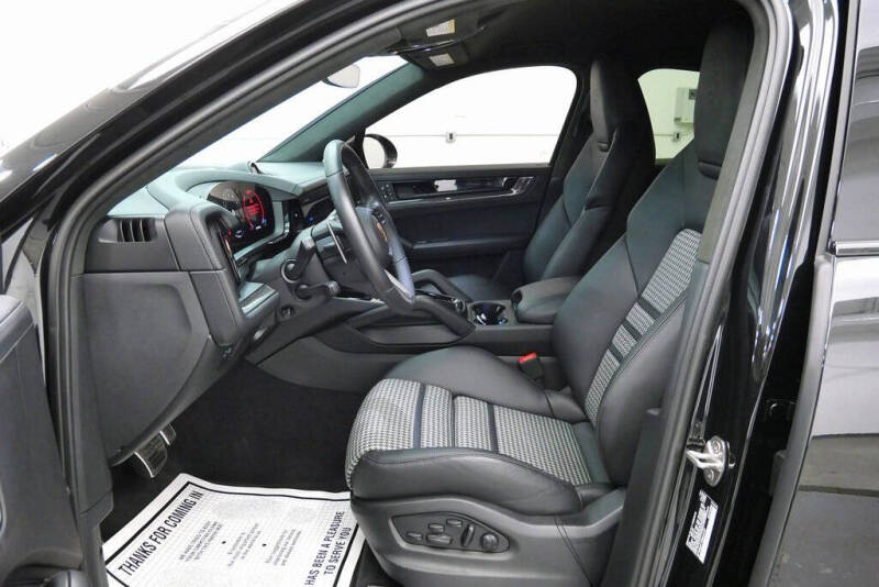 2025 Porsche Cayenne GTS Coupe