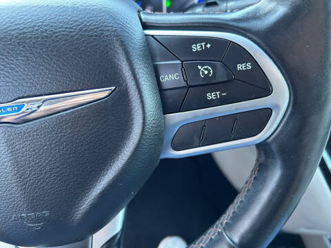 2017 Chrysler Pacifica Touring-L Plus