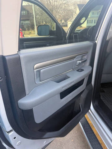 2017 RAM 1500 SLT