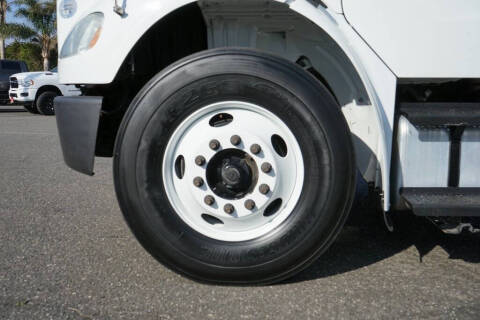 2013 Freightliner M2 106