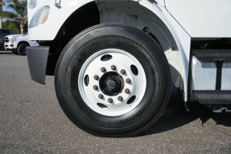 2013 Freightliner M2 106