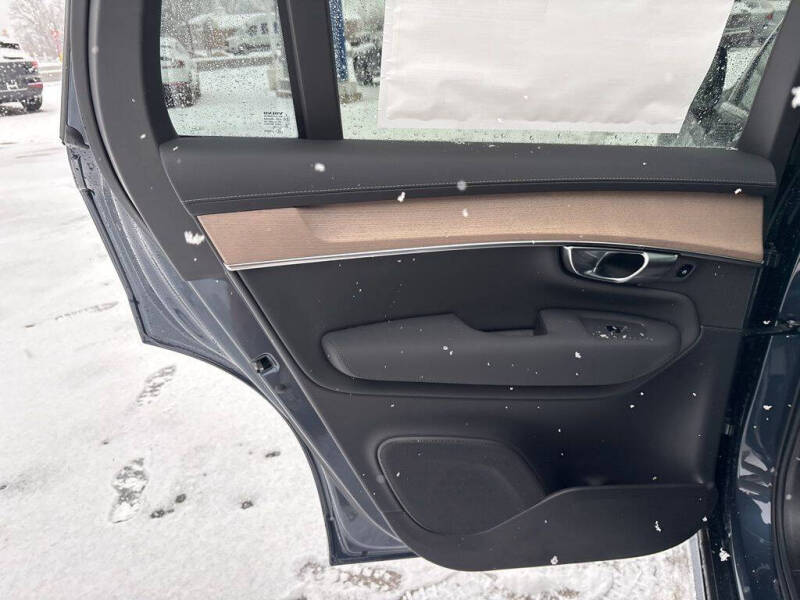 2026 Volvo XC90 B6 Core