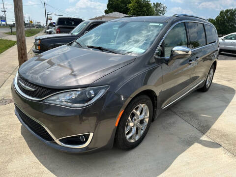 2019 Chrysler Pacifica for sale at Jim Elsberry Auto Sales in Paris IL