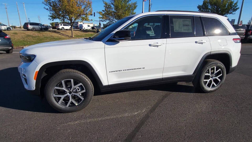 2025 Jeep Grand Cherokee for sale at Victoria Auto Sales in Victoria, MN