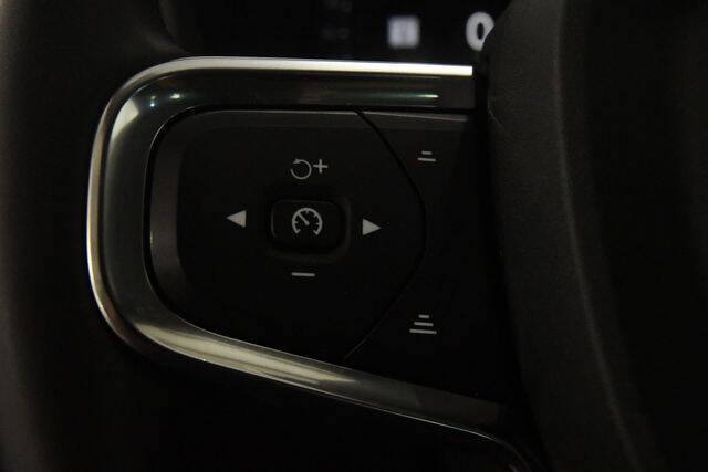 2023 Volvo XC40 B4 Ultimate Dark Theme