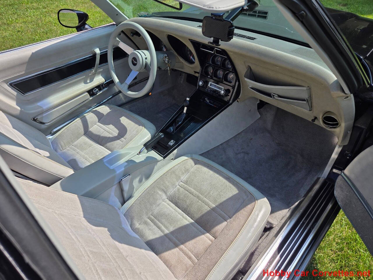 1977 Chevrolet Corvette 26