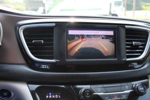 2022 Chrysler Voyager LX