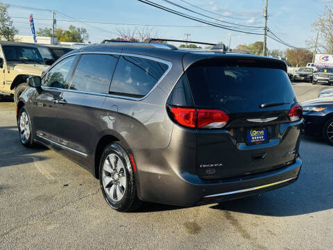 2018 Chrysler Pacifica Hybrid Limited