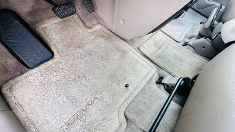 2005 Toyota Sienna LE 7 Passenger