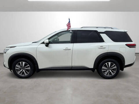 2023 Nissan Pathfinder SL