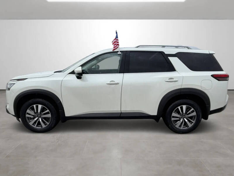 2023 Nissan Pathfinder SL