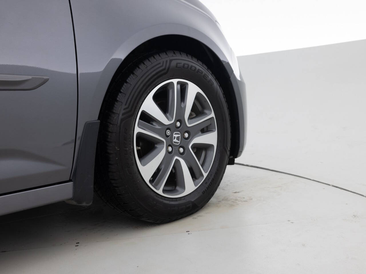 Used Car 2016 Honda Odyssey  Touring Elite 4dr Mini Van For Sale Under $12,000 In Coal City, Illinois