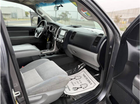 2014 Toyota Sequoia SR5