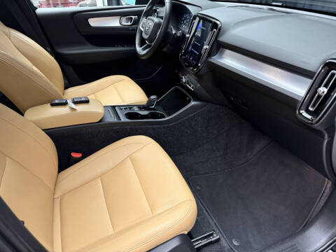 2019 Volvo XC40 T5 Momentum