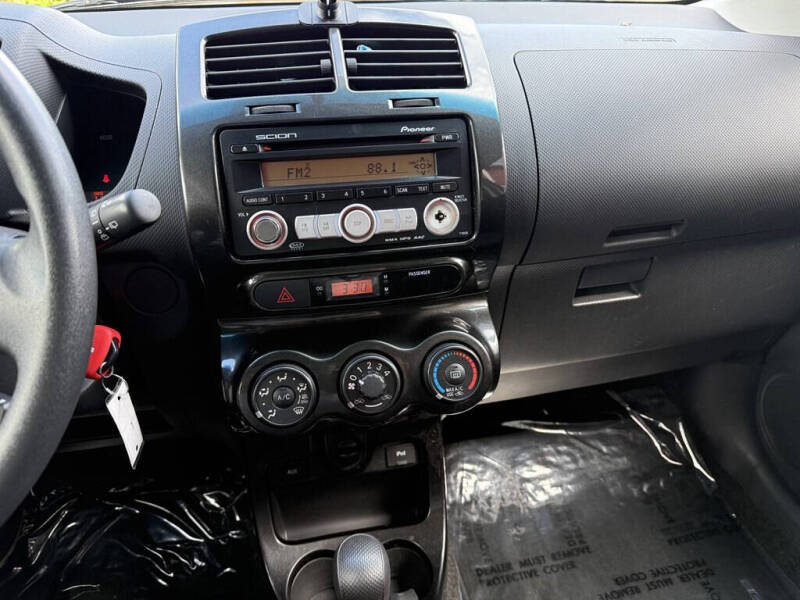 2009 Scion xD