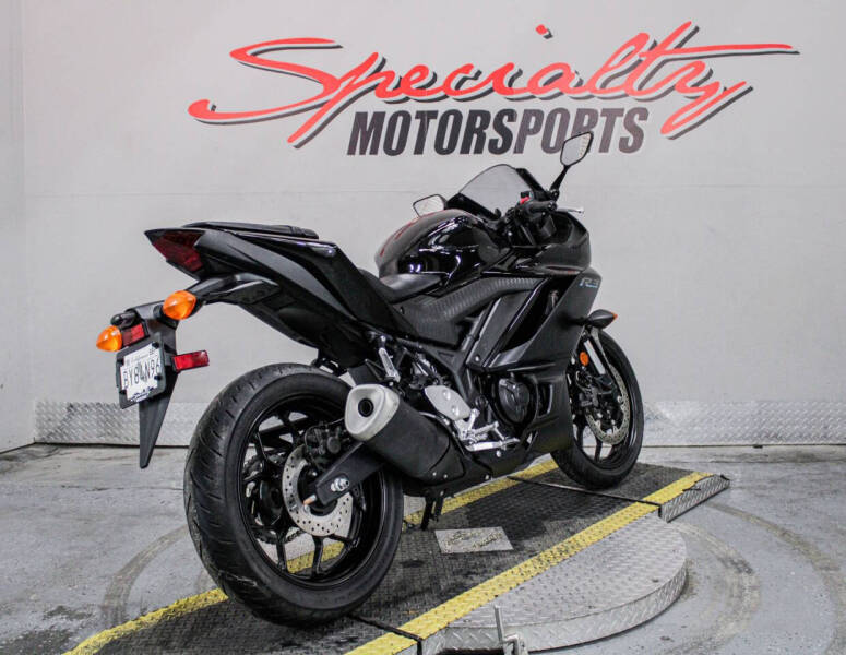 2023 Yamaha YZF-R3 ABS