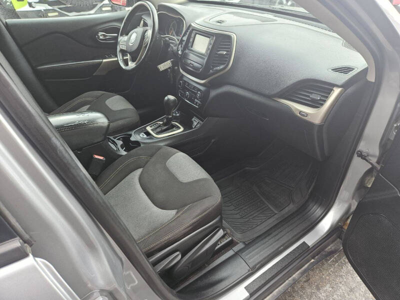 2017 Jeep Cherokee Sport