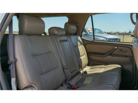 2004 Toyota Sequoia SR5