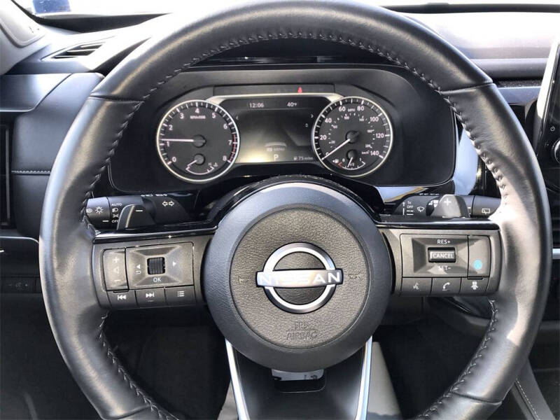 2025 Nissan Pathfinder SL