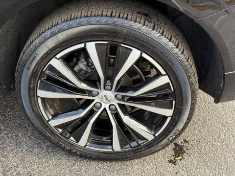 2024 Volvo XC60 B5 Plus Dark Theme