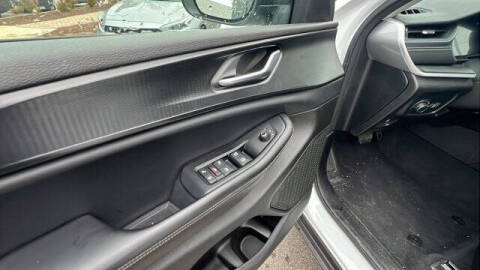 2023 Jeep Grand Cherokee L Laredo