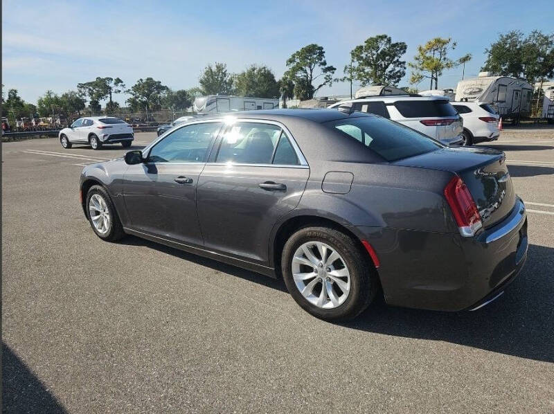2016 Chrysler 300 Limited