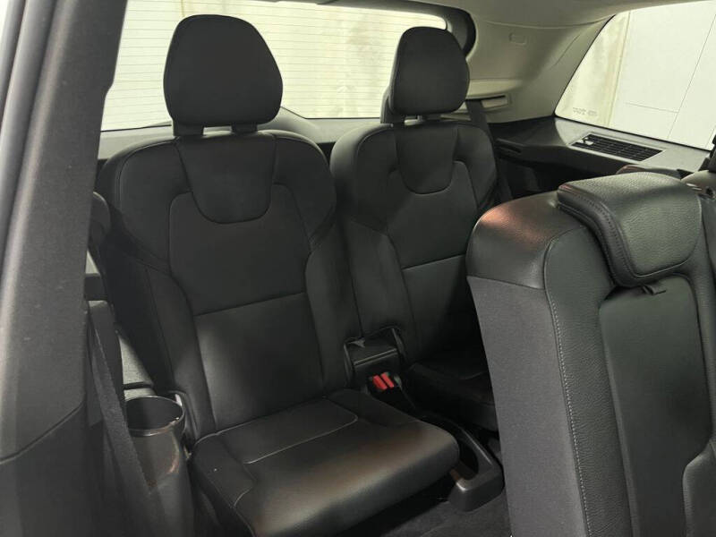 2018 Volvo XC90 T6 Momentum