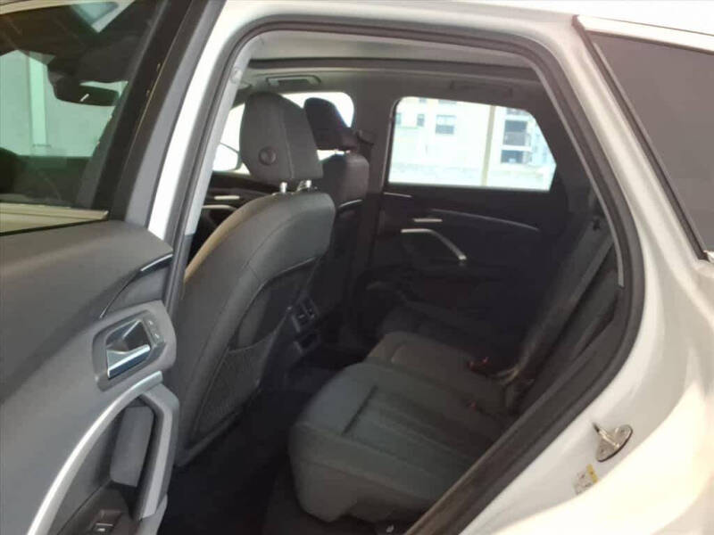 2025 Audi Q5 quattro Premium TFSI