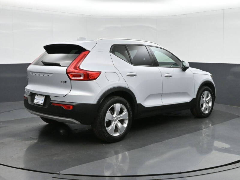 2021 Volvo XC40 T5 Momentum