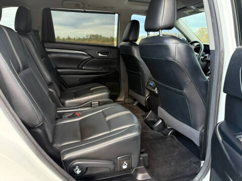 2017 Toyota Highlander SE