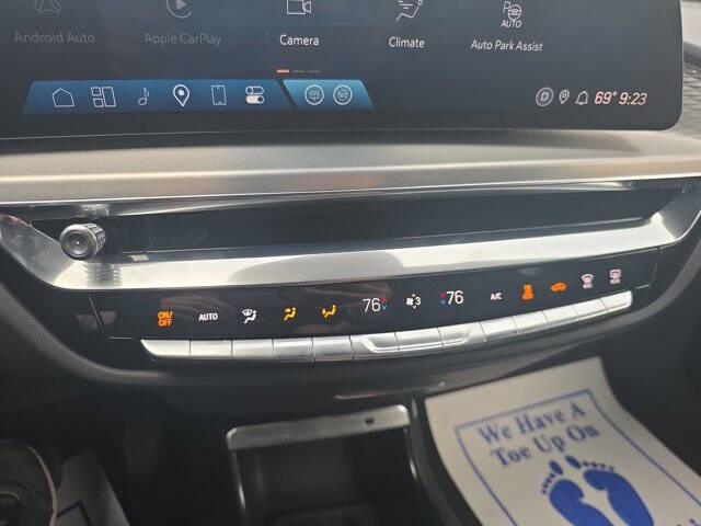 2024 Cadillac LYRIQ Luxury 1