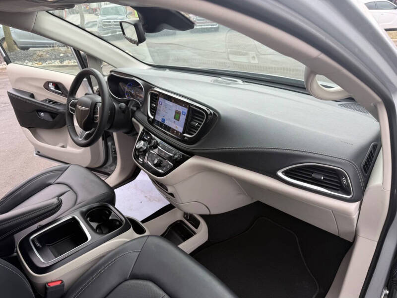 2024 Chrysler Pacifica Plug-In Hybrid Select