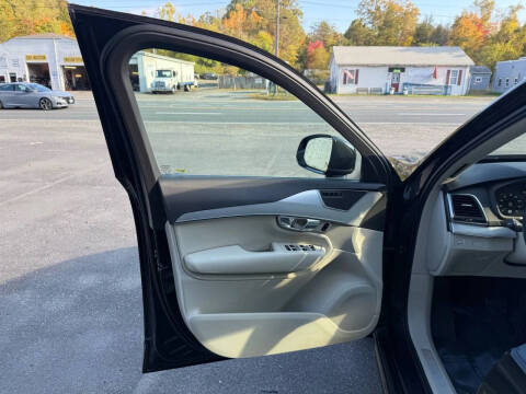 2017 Volvo XC90 T6 Momentum