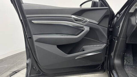 2024 Audi Q8 e-tron quattro Premium Plus