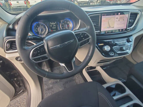 2022 Chrysler Voyager LX