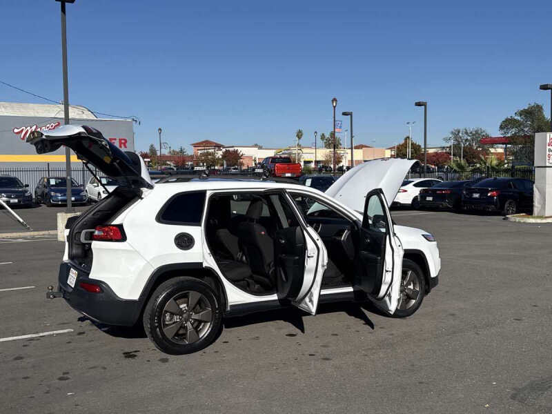 2017 Jeep Cherokee 75th Anniversary