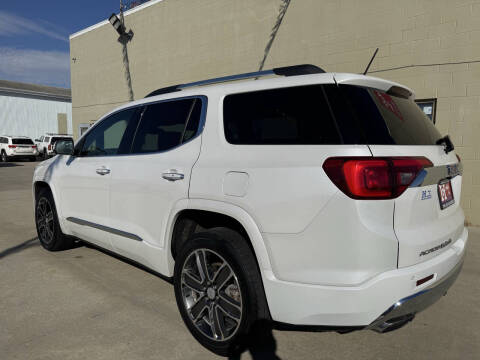 2017 GMC Acadia Denali