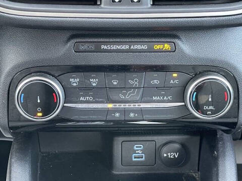 2022 Ford Escape Hybrid SE