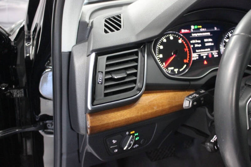 2023 Audi Q5 quattro Premium 40 TFSI