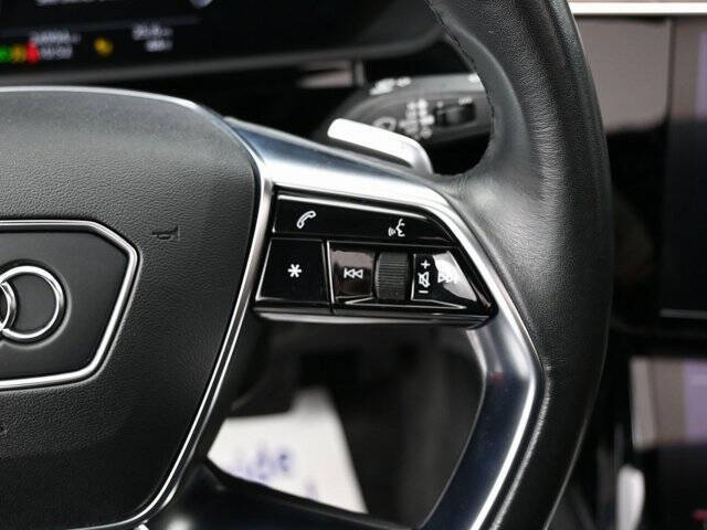 2022 Audi e-tron quattro Premium Plus