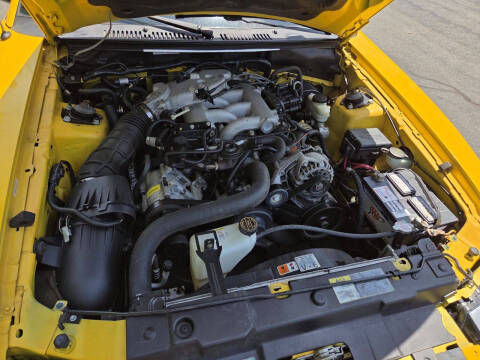 2004 Ford Mustang Deluxe