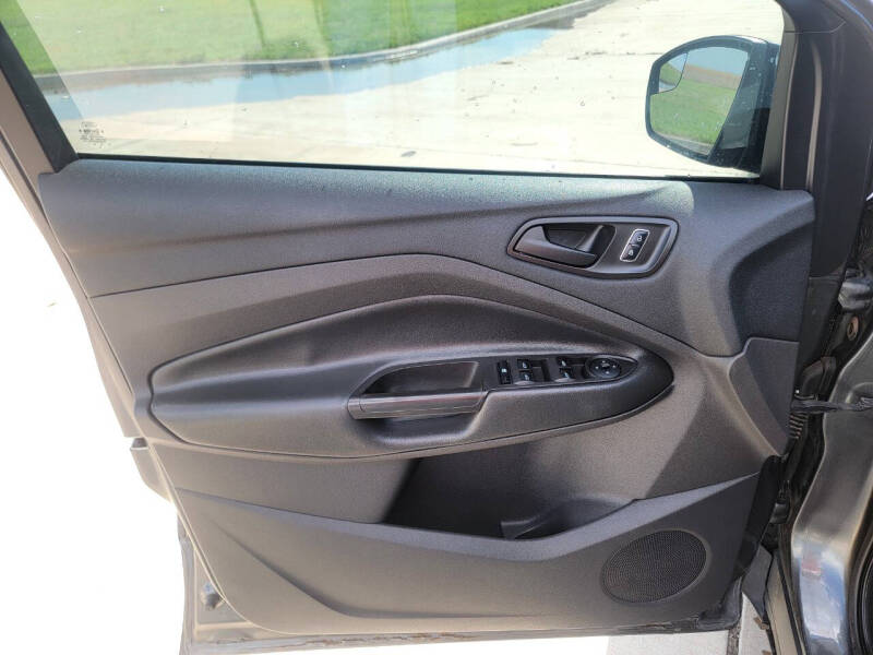 2016 Ford Escape S