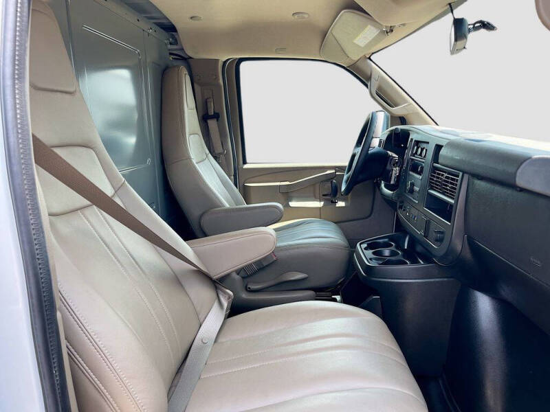 2025 GMC Savana 2500
