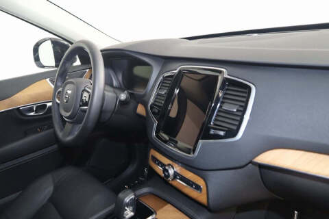 2025 Volvo XC90 B5 Plus Bright Theme