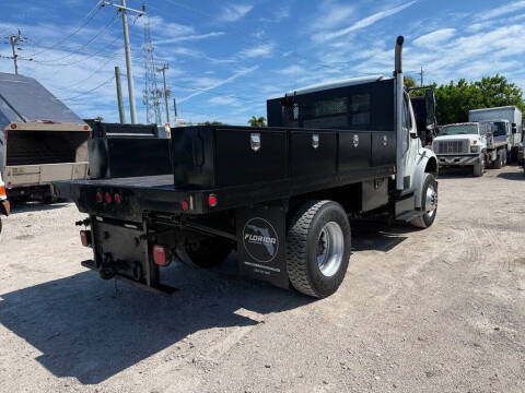 2013 Freightliner M2 106