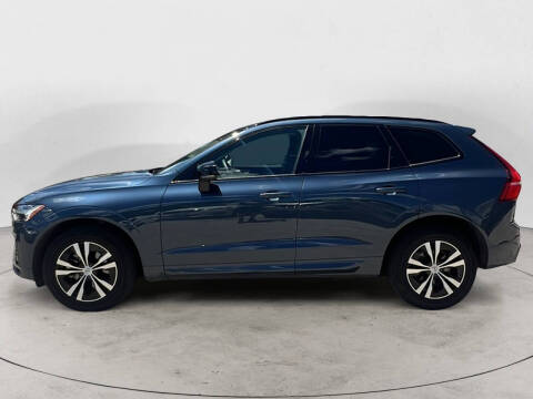 2024 Volvo XC60 B5 Core Dark Theme