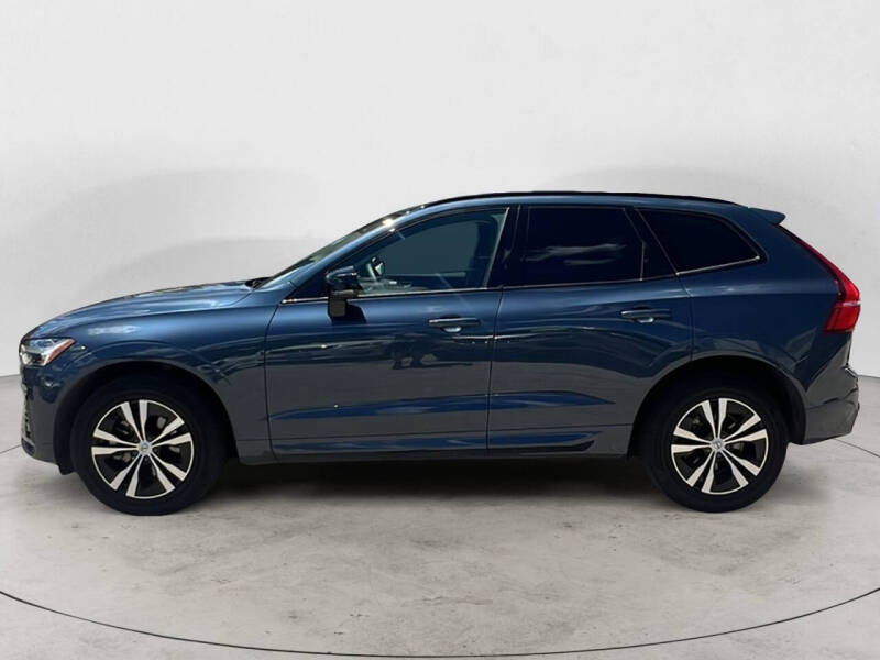2024 Volvo XC60 B5 Core Dark Theme
