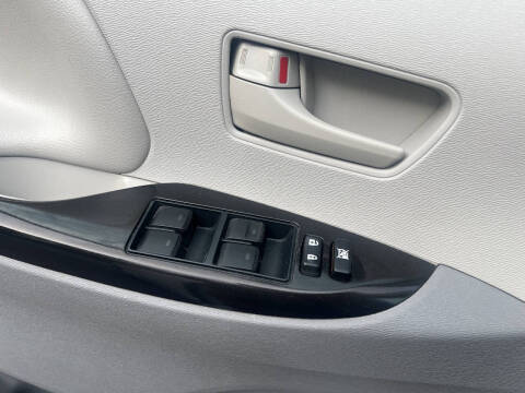 2012 Toyota Sienna LE 7-Passenger Auto Access Seat