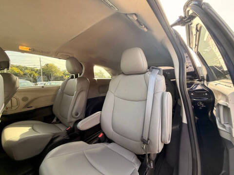 2022 Toyota Sienna XLE 7-Passenger