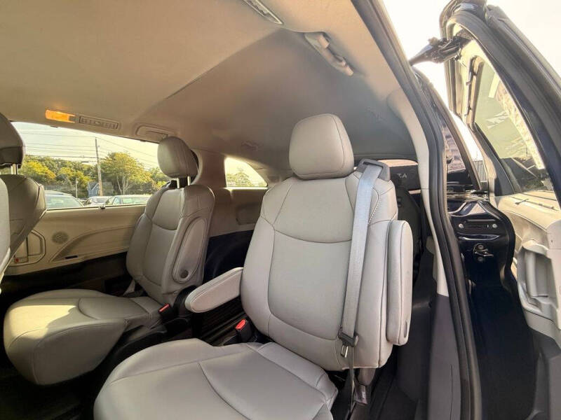 2022 Toyota Sienna XLE 7-Passenger